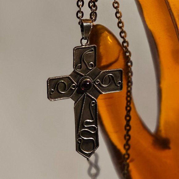 Garnet & Silver Cross - Picture 4 of 8